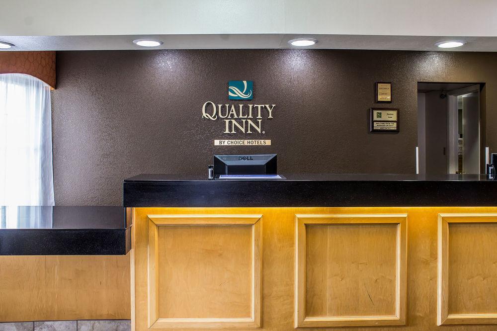 Quality Inn Newton At I-80 Exterior photo