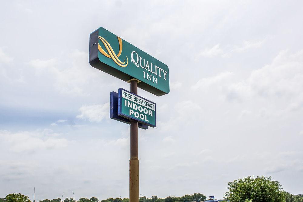 Quality Inn Newton At I-80 Exterior photo