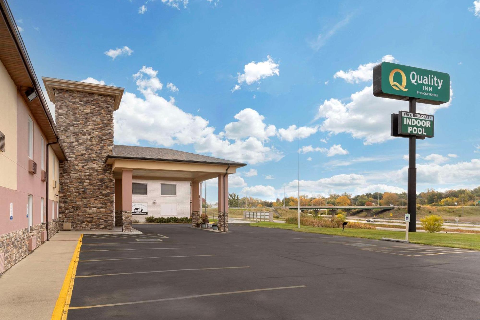 Quality Inn Newton At I-80 Exterior photo